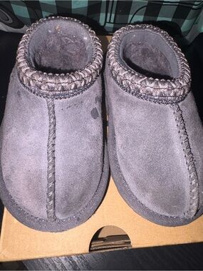 UGG Tasman II Slipper in Charcoal Gray